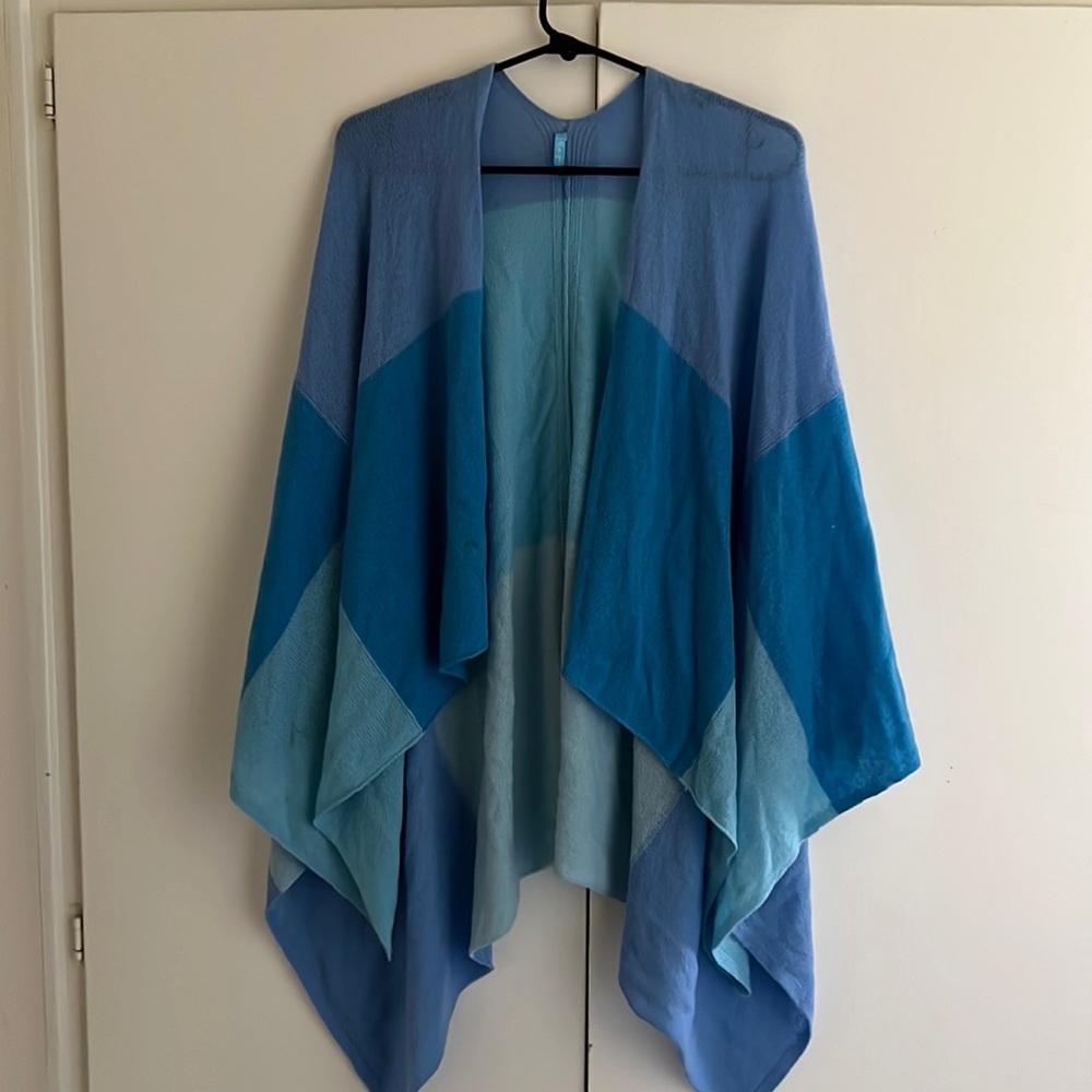 J. McLaughlin 100 percent cashmere shawl